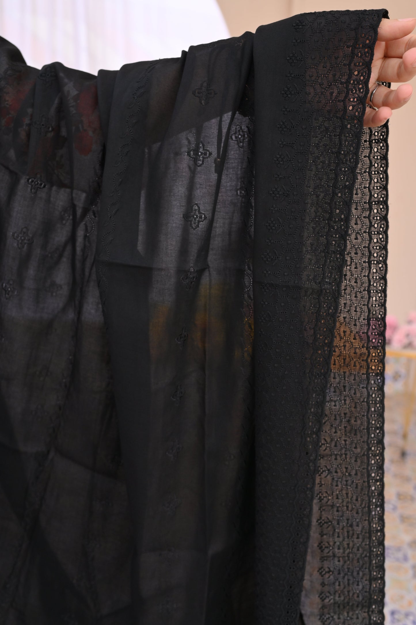 Rouge Summer shawl Black